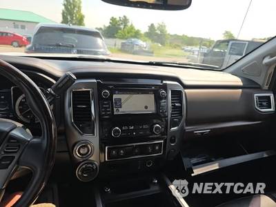 2018 Nissan TITAN Platinum Reserve Crew Cab Short Bed - zdjęcie 14 z 22 - miniatura