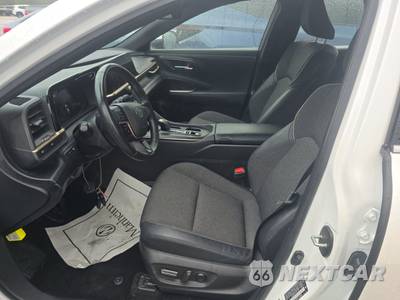 2023 Toyota Crown XLE - zdjęcie 13 z 25 - miniatura