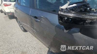 2021 Nissan Versa SR - zdjęcie 22 z 28 - miniatura