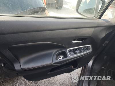 2021 Nissan Versa SR - zdjęcie 9 z 28 - miniatura