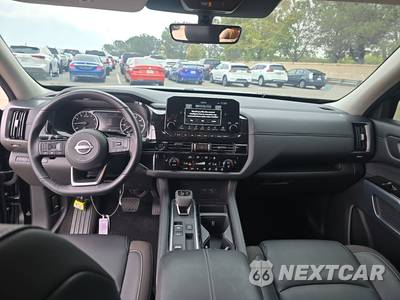 2025 Nissan Pathfinder SL - zdjęcie 11 z 25 - miniatura