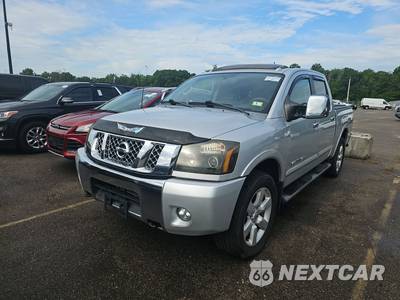 2012 Nissan TITAN SL Crew Cab Short Bed