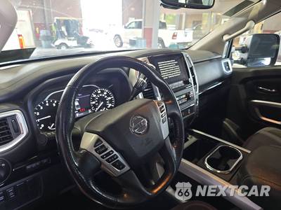 2021 Nissan TITAN SV Crew Cab Short Bed - zdjęcie 11 z 26 - miniatura