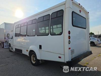 2013 Ford Super Duty E-450 Cutaway DRW - zdjęcie 6 z 58 - miniatura