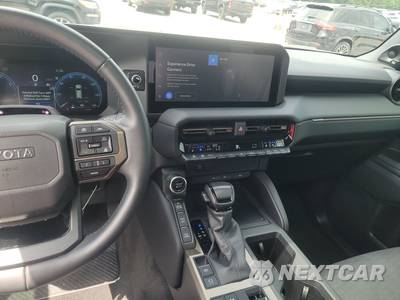 2024 Toyota Land Cruiser - zdjęcie 11 z 21 - miniatura