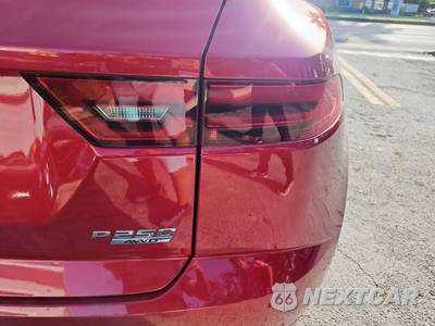 2018 Jaguar E-PACE S - zdjęcie 17 z 50 - miniatura