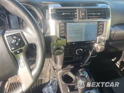2020 Toyota 4Runner SR5 - zdjęcie 17 z 38 - miniatura