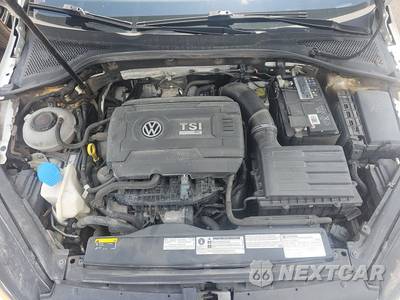 2019 Volkswagen Golf R Hatchback w/DCC & Navigation - zdjęcie 16 z 24 - miniatura