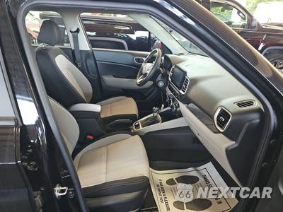 2023 Hyundai Venue SEL - zdjęcie 8 z 19 - miniatura