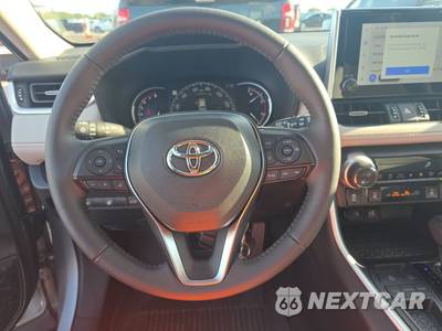 2024 Toyota RAV4 XLE Premium - zdjęcie 10 z 25 - miniatura