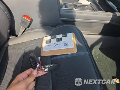2025 Ford Super Duty F-250 Platinum Crew Cab Medium Bed - zdjęcie 21 z 22 - miniatura