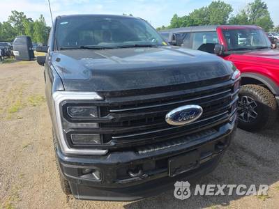 2025 Ford Super Duty F-250 Platinum Crew Cab Medium Bed - zdjęcie 2 z 22 - miniatura