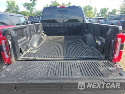2025 Ford Super Duty F-250 Platinum Crew Cab Medium Bed - zdjęcie 19 z 22 - miniatura