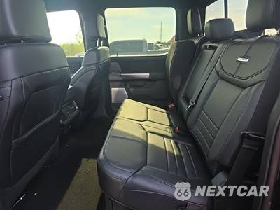 2025 Ford Super Duty F-250 Platinum Crew Cab Medium Bed - zdjęcie 16 z 22 - miniatura
