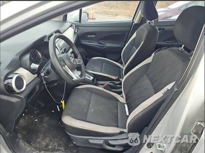 2021 Nissan Versa SV - zdjęcie 8 z 41 - miniatura