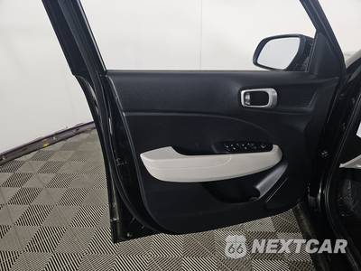 2025 Hyundai Venue SEL - zdjęcie 9 z 18 - miniatura