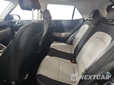 2025 Hyundai Venue SEL - zdjęcie 13 z 18 - miniatura