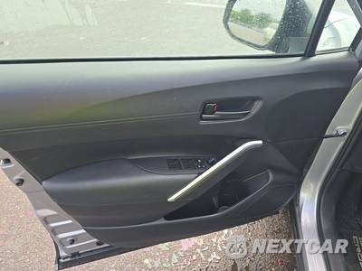 2025 Toyota Corolla Cross Hybrid SE - zdjęcie 9 z 19 - miniatura