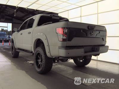 2020 Nissan TITAN PRO-4X Crew Cab Short Bed - zdjęcie 6 z 25 - miniatura