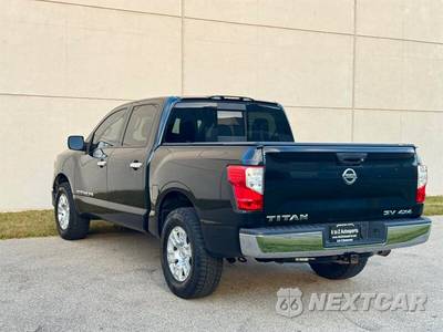 2018 Nissan TITAN SV Crew Cab Short Bed - zdjęcie 10 z 30 - miniatura
