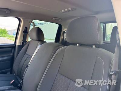 2018 Nissan TITAN SV Crew Cab Short Bed - zdjęcie 18 z 30 - miniatura