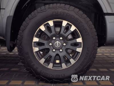 2019 Nissan TITAN XD PRO-4X Crew Cab Short Bed - zdjęcie 10 z 31 - miniatura