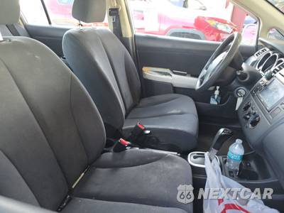 2009 Nissan Versa 1.8 S Hatchback - zdjęcie 8 z 39 - miniatura