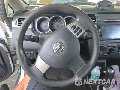 2009 Nissan Versa 1.8 S Hatchback - zdjęcie 10 z 39 - miniatura
