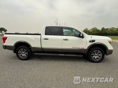 2019 Nissan TITAN XD Platinum Reserve Crew Cab Medium Bed - zdjęcie 4 z 51 - miniatura