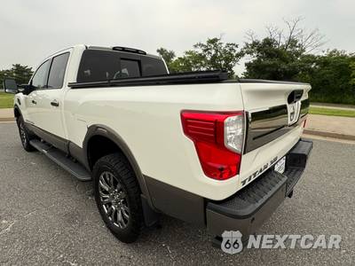2019 Nissan TITAN XD Platinum Reserve Crew Cab Medium Bed - zdjęcie 7 z 51 - miniatura