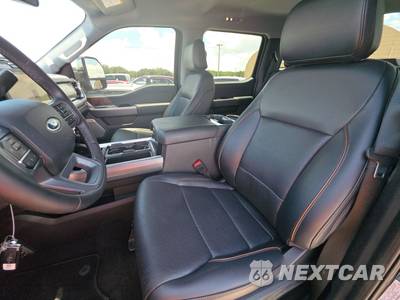 2025 Ford Super Duty F-250 Lariat Crew Cab Medium Bed - zdjęcie 7 z 21 - miniatura