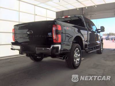 2025 Ford Super Duty F-250 Lariat Crew Cab Medium Bed - zdjęcie 4 z 21 - miniatura