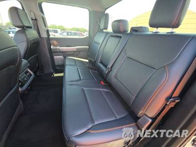 2025 Ford Super Duty F-250 Lariat Crew Cab Medium Bed - zdjęcie 13 z 21 - miniatura