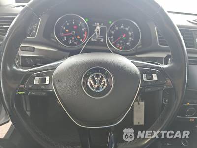 2017 Volkswagen Passat 1.8T R-Line w/Comfort Pkg - zdjęcie 10 z 41 - miniatura