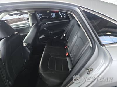 2017 Volkswagen Passat 1.8T R-Line w/Comfort Pkg - zdjęcie 13 z 41 - miniatura