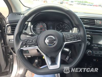 2017 Nissan Rogue Sport S - zdjęcie 10 z 27 - miniatura