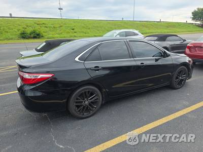 2016 Toyota Camry SE - zdjęcie 4 z 45 - miniatura