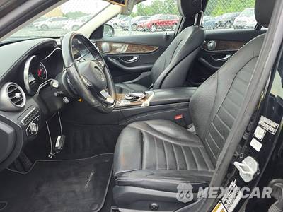 2015 Mercedes-Benz C 300 4MATIC Sedan w/Luxury Pkg - zdjęcie 7 z 34 - miniatura