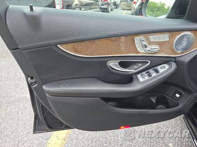 2015 Mercedes-Benz C 300 4MATIC Sedan w/Luxury Pkg - zdjęcie 9 z 34 - miniatura