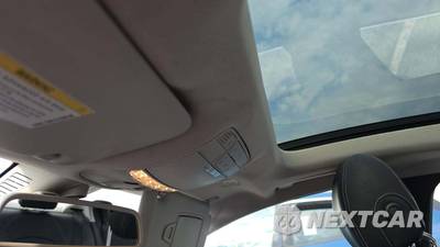 2015 Mercedes-Benz C 300 4MATIC Sedan w/Luxury Pkg - zdjęcie 33 z 34 - miniatura