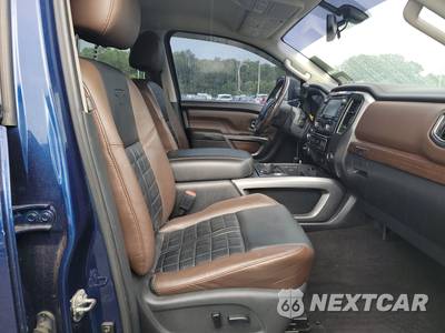 2017 Nissan TITAN XD Platinum Reserve Crew Cab Medium Bed - zdjęcie 8 z 34 - miniatura