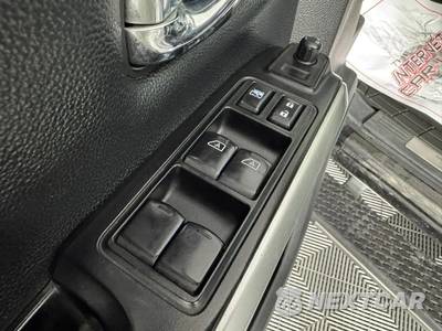 2017 Nissan TITAN SV Crew Cab Short Bed - zdjęcie 35 z 42 - miniatura