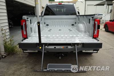 2025 Ford Super Duty F-350 Platinum Crew Cab Long Bed DRW - zdjęcie 24 z 27 - miniatura