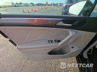 2022 Volkswagen Tiguan SE R-Line Black - zdjęcie 9 z 27 - miniatura