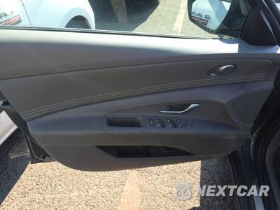 2025 Hyundai Elantra SEL Sport - zdjęcie 9 z 29 - miniatura