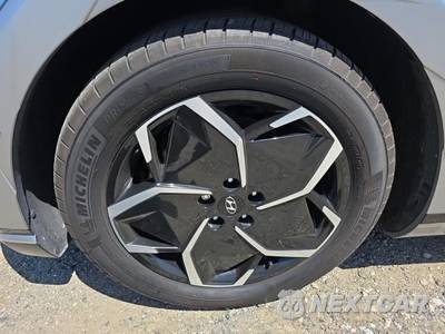 2024 Hyundai IONIQ 5 Limited - zdjęcie 17 z 19 - miniatura
