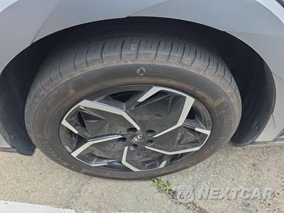 2024 Hyundai IONIQ 5 Limited - zdjęcie 17 z 25 - miniatura