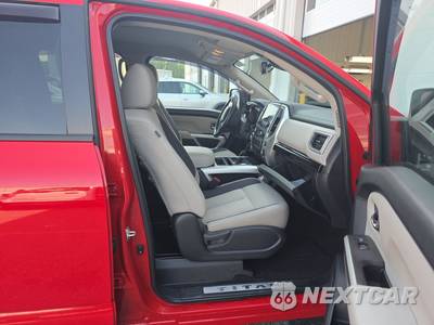 2020 Nissan TITAN SV Crew Cab Short Bed - zdjęcie 8 z 28 - miniatura