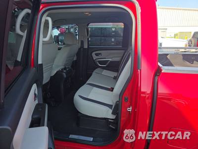 2020 Nissan TITAN SV Crew Cab Short Bed - zdjęcie 13 z 28 - miniatura