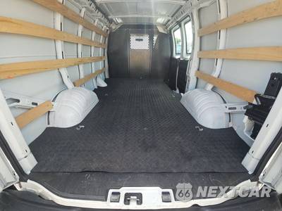 2025 Chevrolet Express 2500 Cargo Van 1WT 135.0" WB - zdjęcie 17 z 34 - miniatura